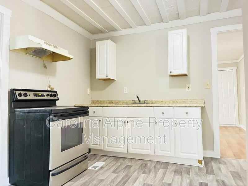 1110 Sykes St - Photo 2 of 17