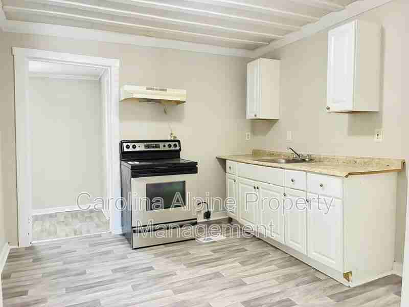 1110 Sykes St - Photo 3 of 17