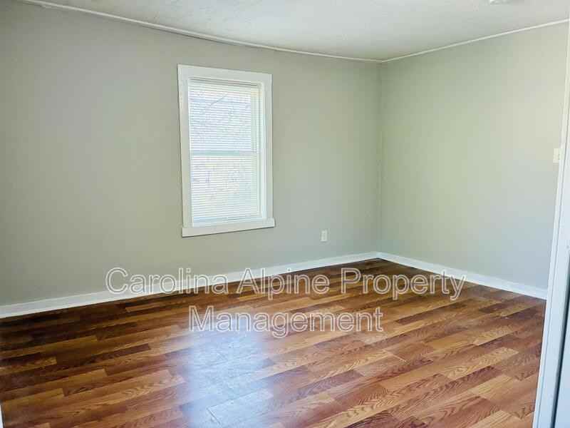 1110 Sykes St - Photo 5 of 17