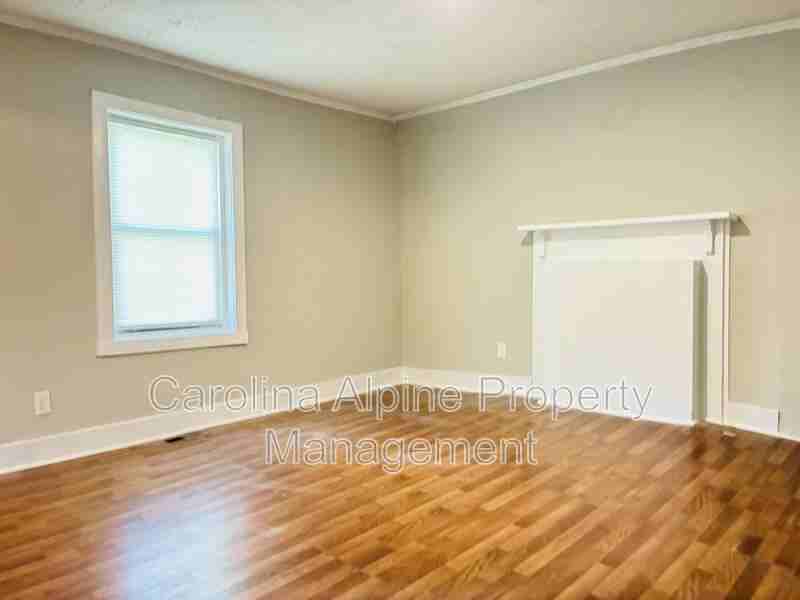 1110 Sykes St - Photo 6 of 17