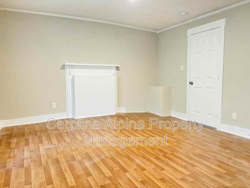 1110 Sykes St - Photo 7 of 17