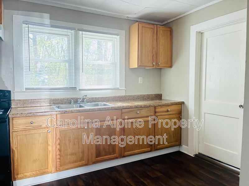 333 Todd St - Photo 4 of 16