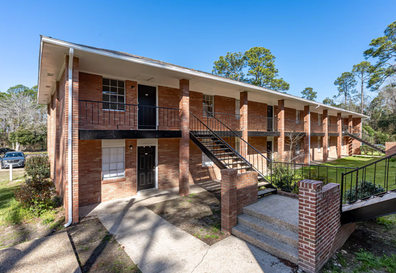 Bayou Apartments - Photo 3 of 10
