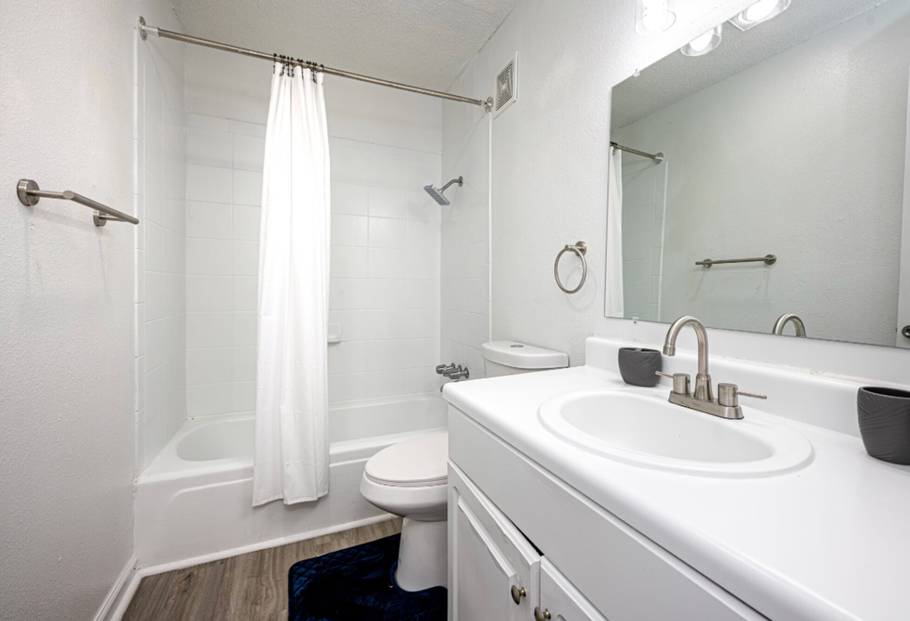 Bayou Apartments - Photo 4 of 10