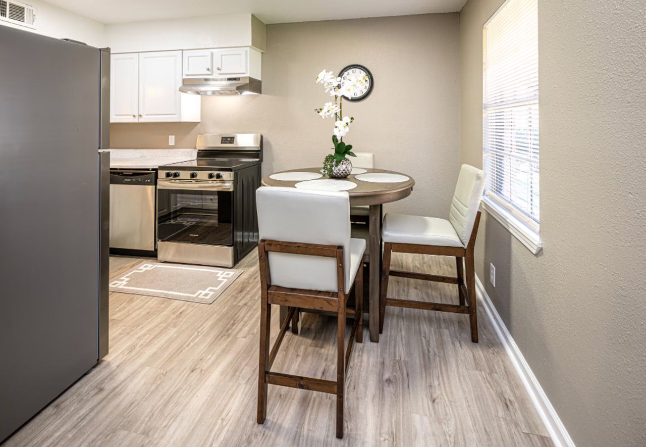 Bayou Apartments - Photo 6 of 10