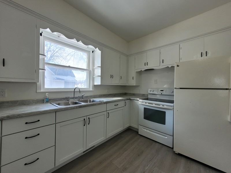 881 W Mason St - Photo 3 of 18