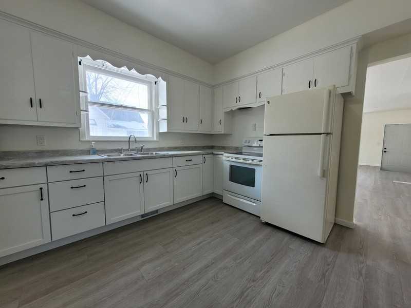 881 W Mason St - Photo 4 of 18