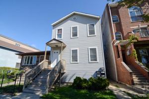 featured image of 1342 W Hubbard St #2F
