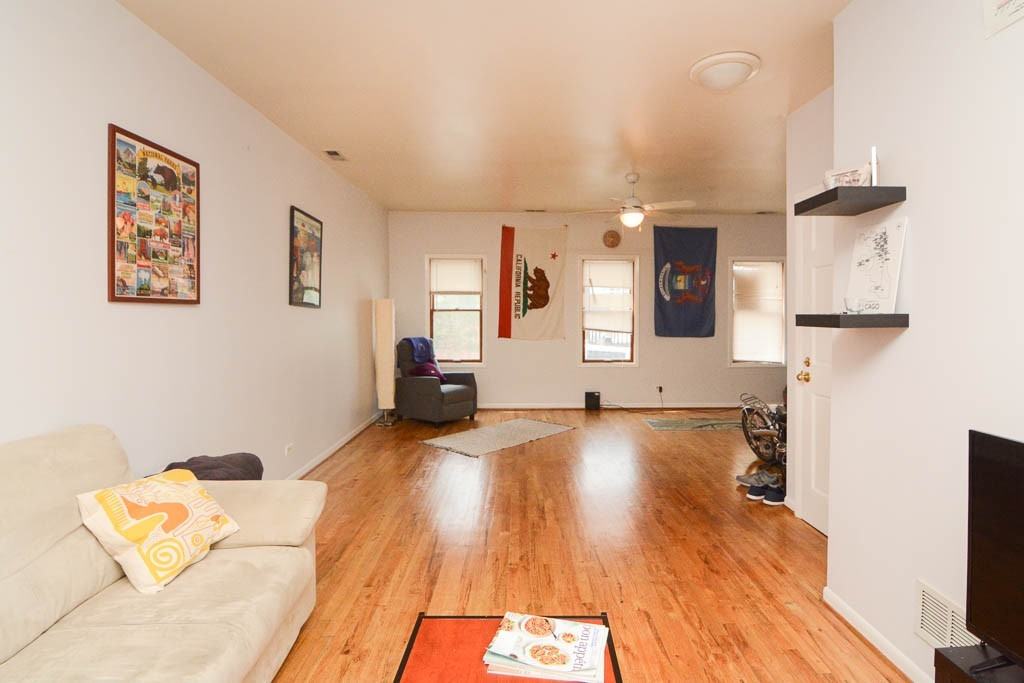 1342 W Hubbard St #2F - Photo 7 of 21