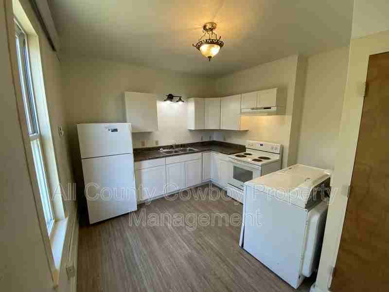 218 S Hodgeman St - Photo 2 of 7