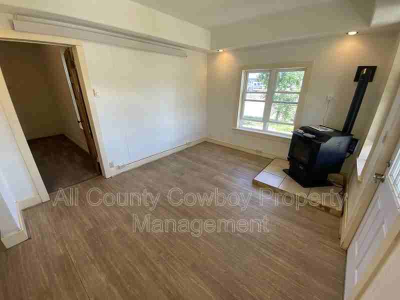 218 S Hodgeman St - Photo 3 of 7