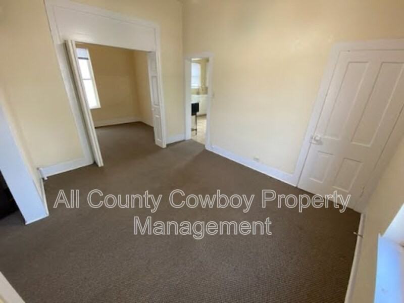 170 N 4th St - Photo 3 of 7