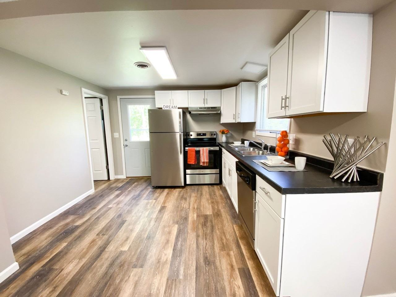 Quaint 2 bedroom home for rent - Photo 2 of 49