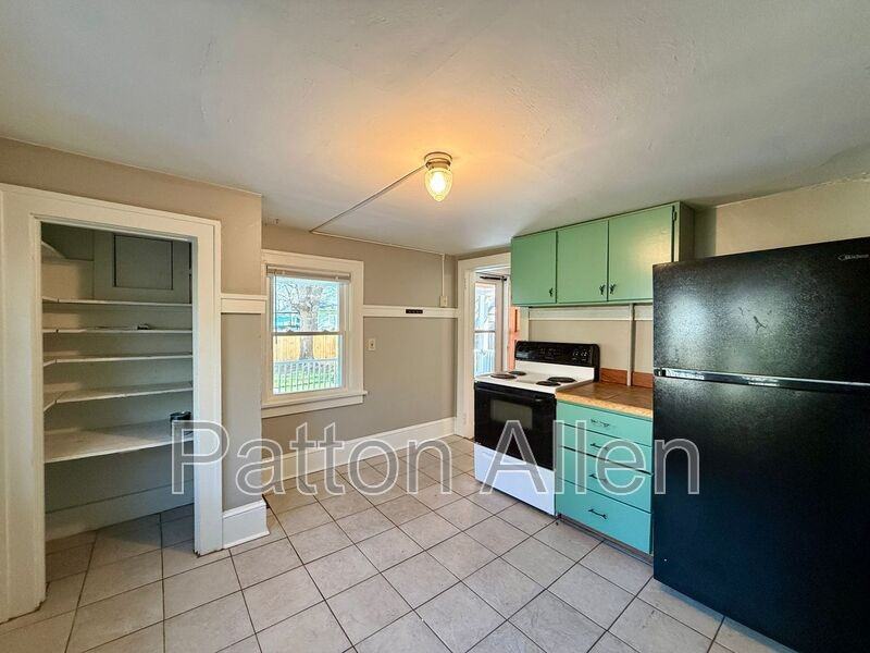 330 Hillside St #3 - Photo 6 of 25