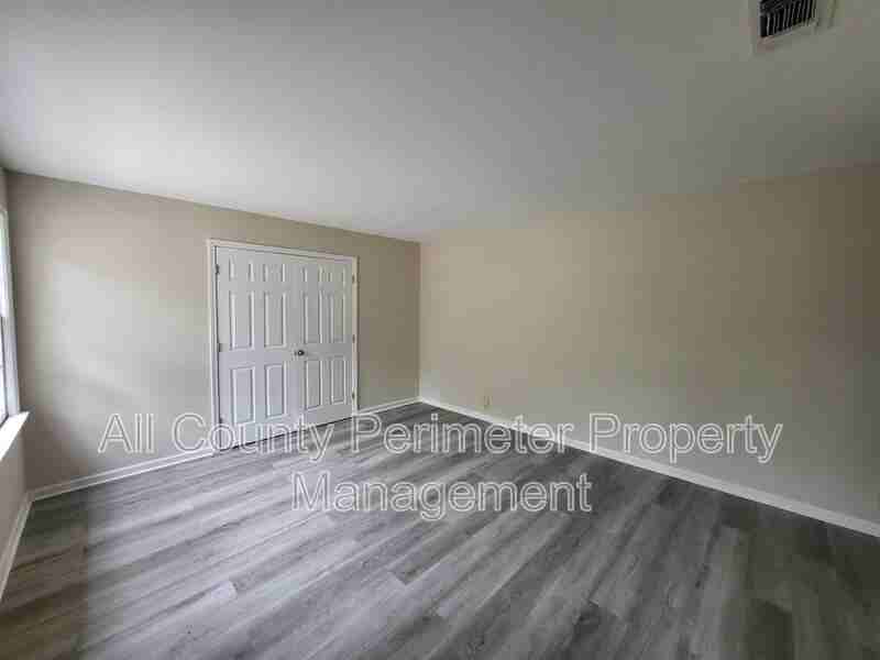 4226 Robinson Cir - Photo 2 of 14