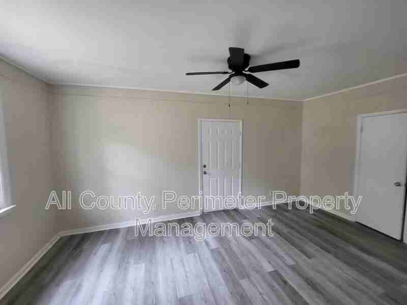 4226 Robinson Cir - Photo 3 of 14