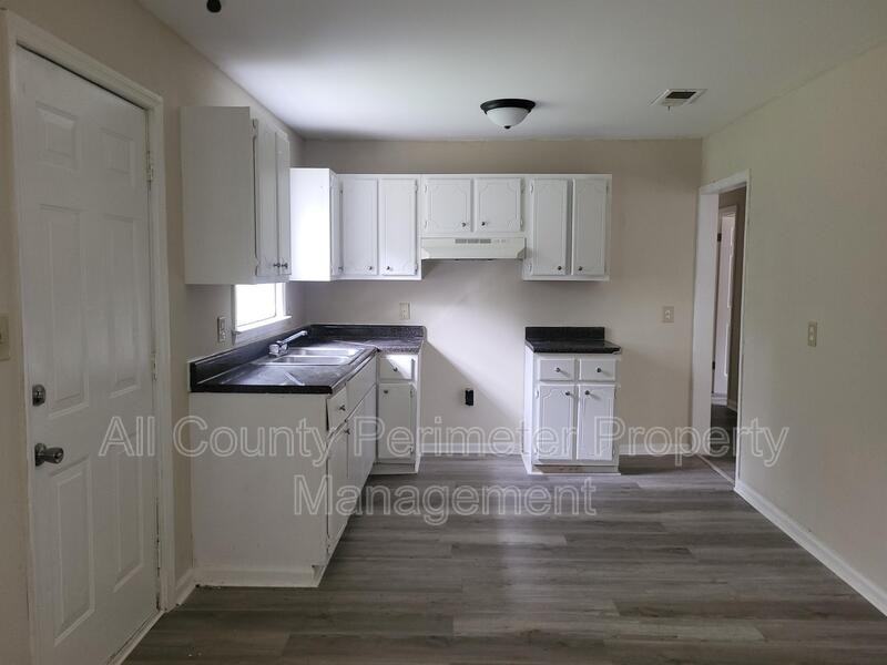 4226 Robinson Cir - Photo 4 of 14