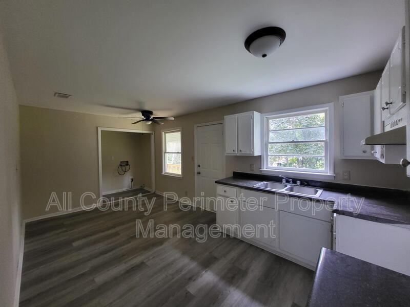 4226 Robinson Cir - Photo 5 of 14