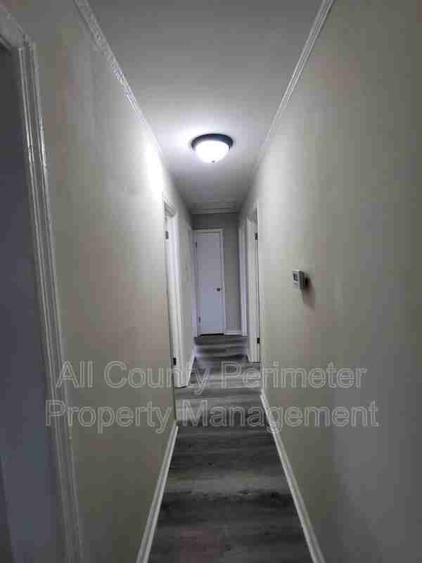 4226 Robinson Cir - Photo 6 of 14