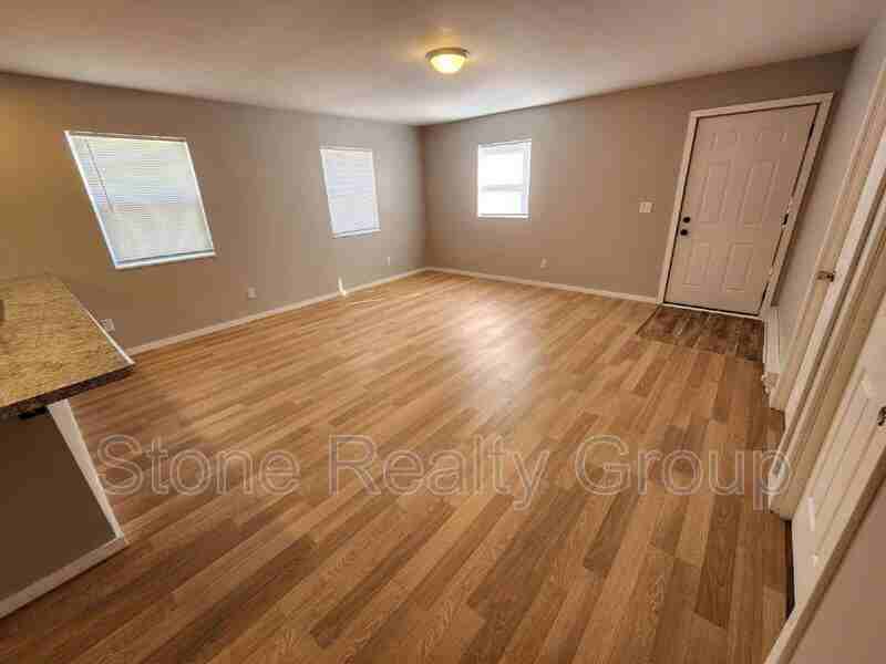 2820 N 15th St - Photo 3 of 13