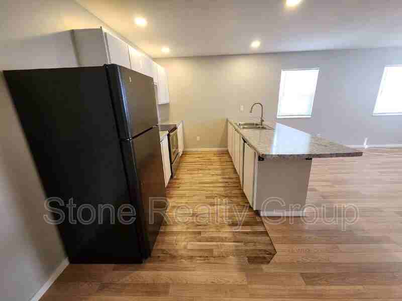 2820 N 15th St - Photo 4 of 13