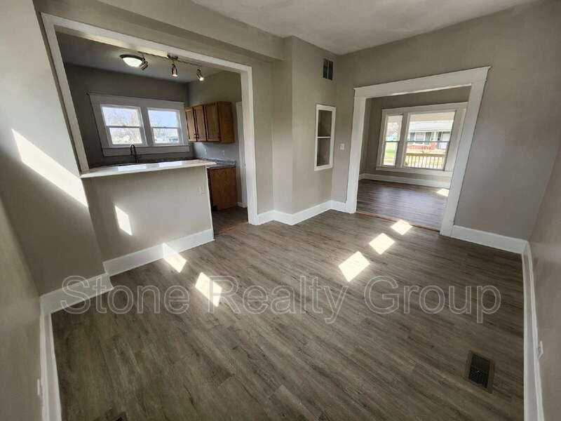 1609 College Ave - Photo 3 of 12