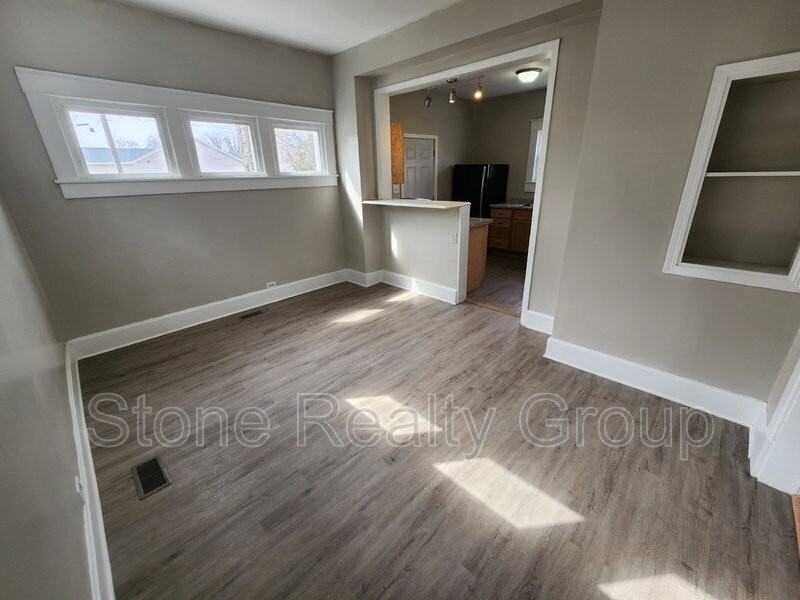 1609 College Ave - Photo 4 of 12