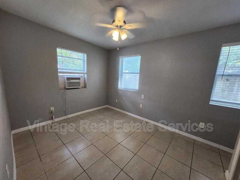 4611 N Hubert Ave #7 - Photo 3 of 6