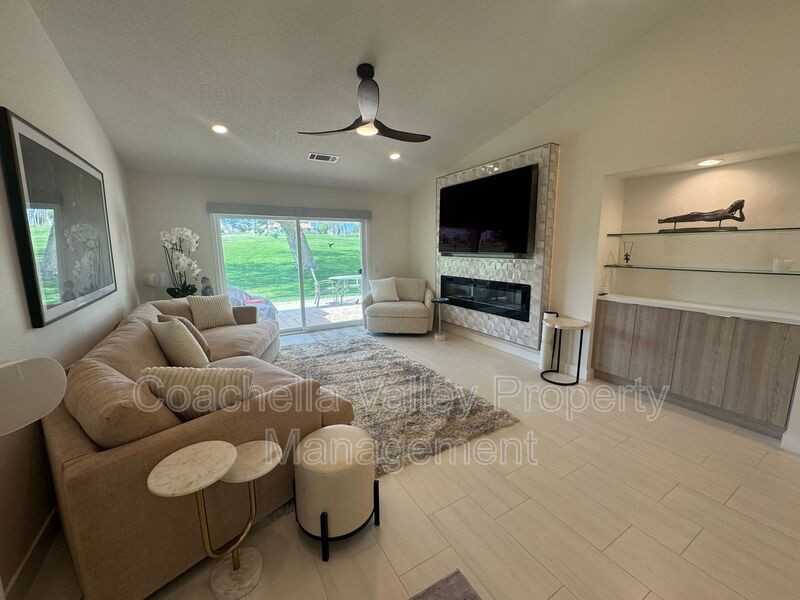 269 Vista Royale Cir W