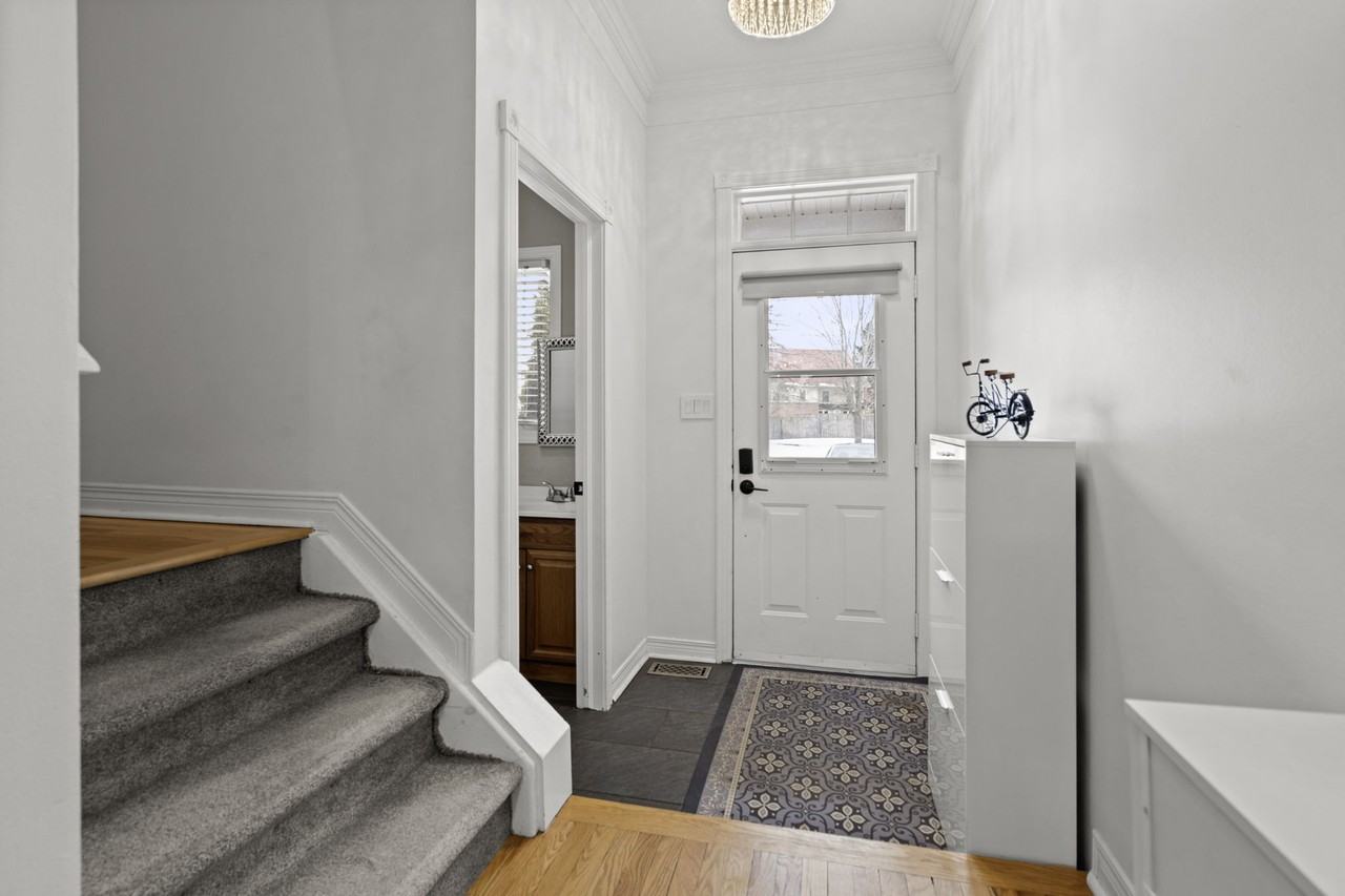 37 Laumann Court - Photo 2 of 33