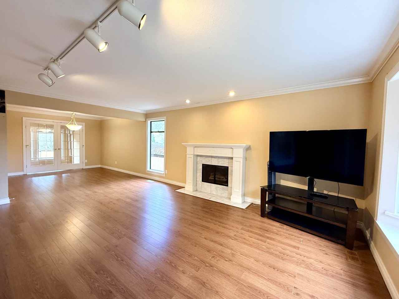 1805 148A Street - Photo 4 of 28