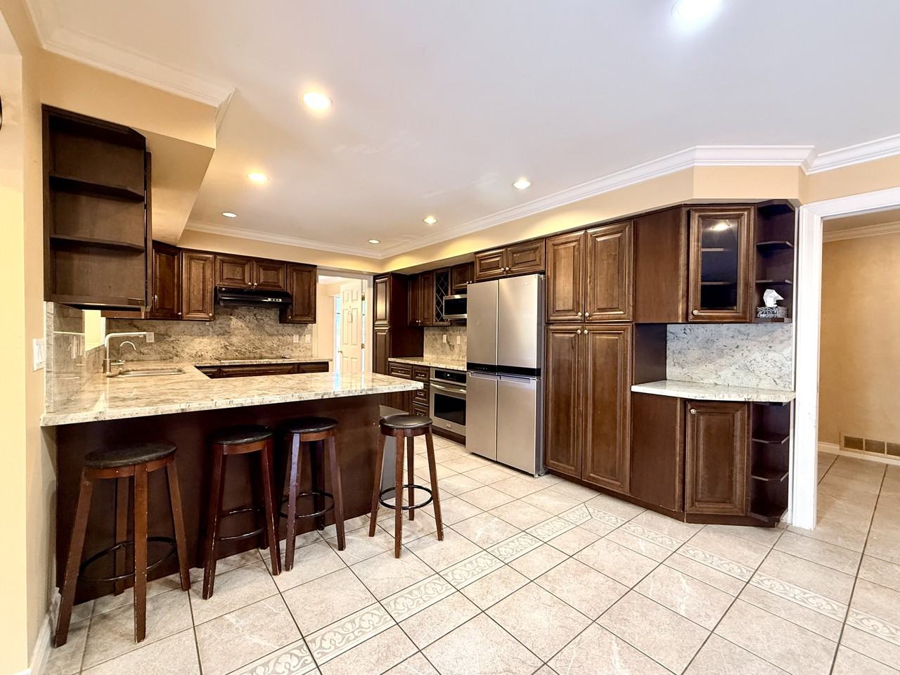 1805 148A Street - Photo 7 of 28