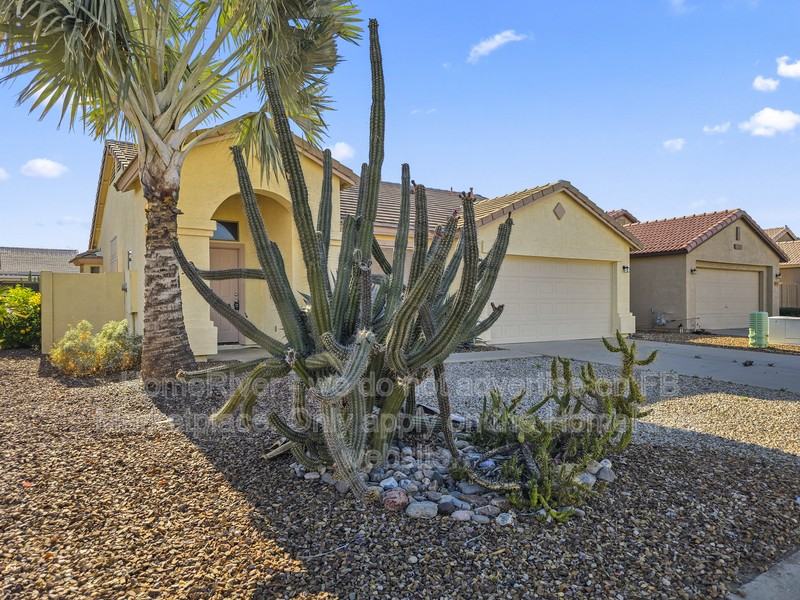 30580 N Maple Chase Dr - Photo 2 of 26