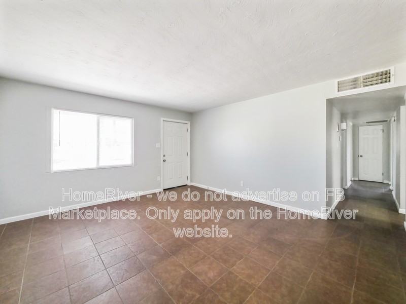 2819 W Montebello Ave - Photo 5 of 25
