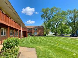 featured image of 410 W Palatine Rd