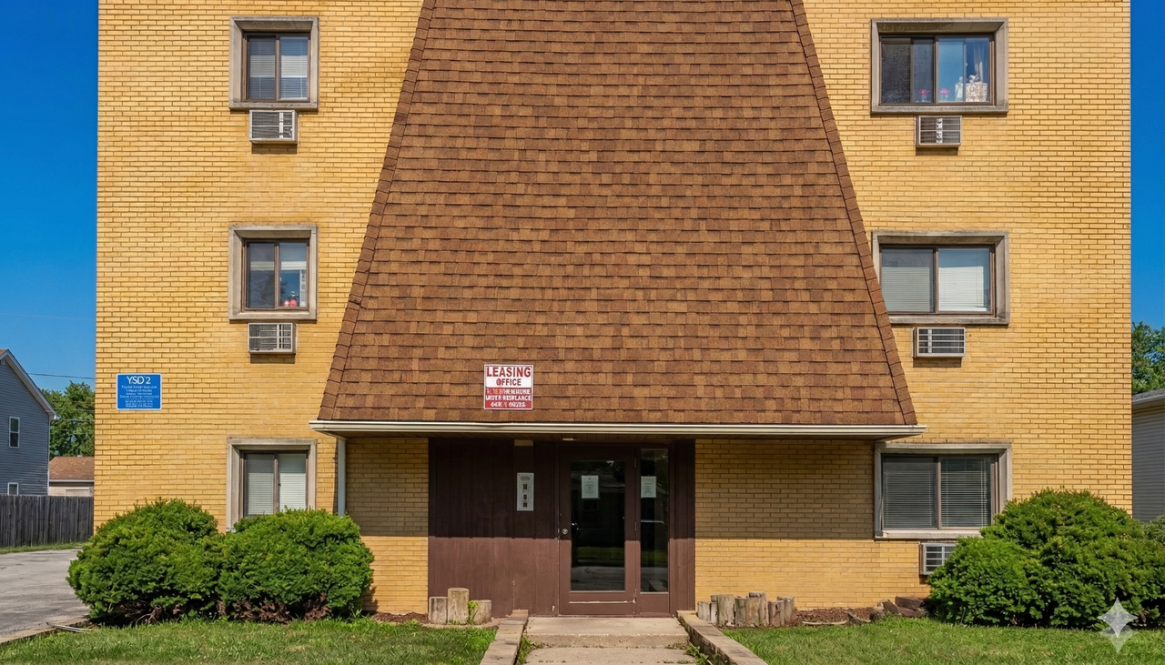 Summit Apartments - Photo 2 of 19