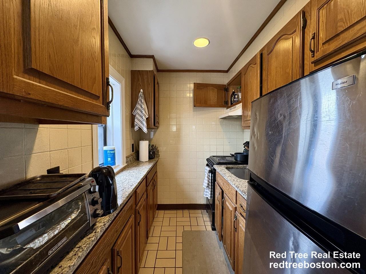 914 Beacon St #4 - Photo 4 of 34