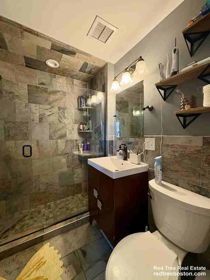 914 Beacon St #4 - Photo 6 of 34