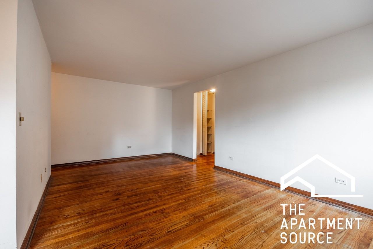 420 W Aldine Ave #402 - Photo 6 of 17