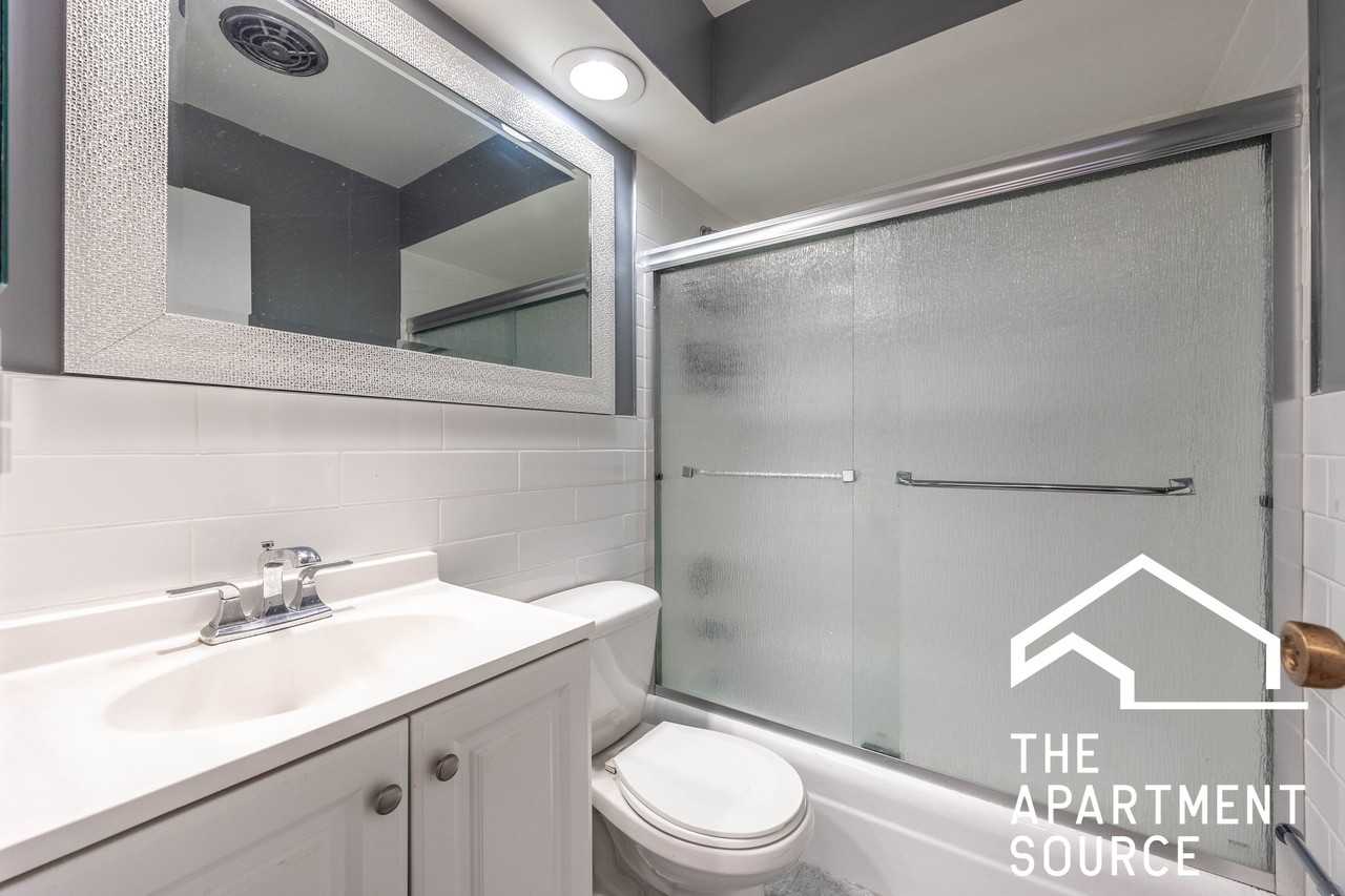 420 W Aldine Ave #402 - Photo 7 of 17