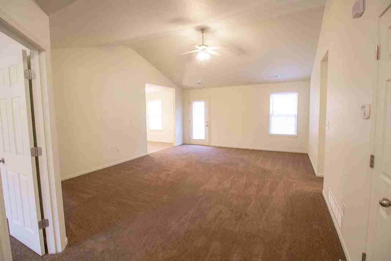 1424 Bodie Dr - Photo 2 of 34