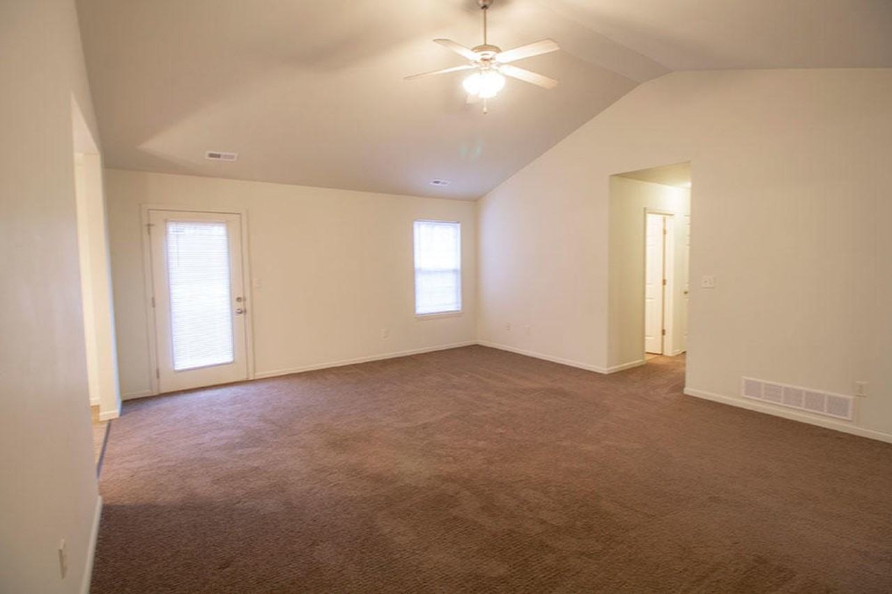 1424 Bodie Dr - Photo 3 of 34