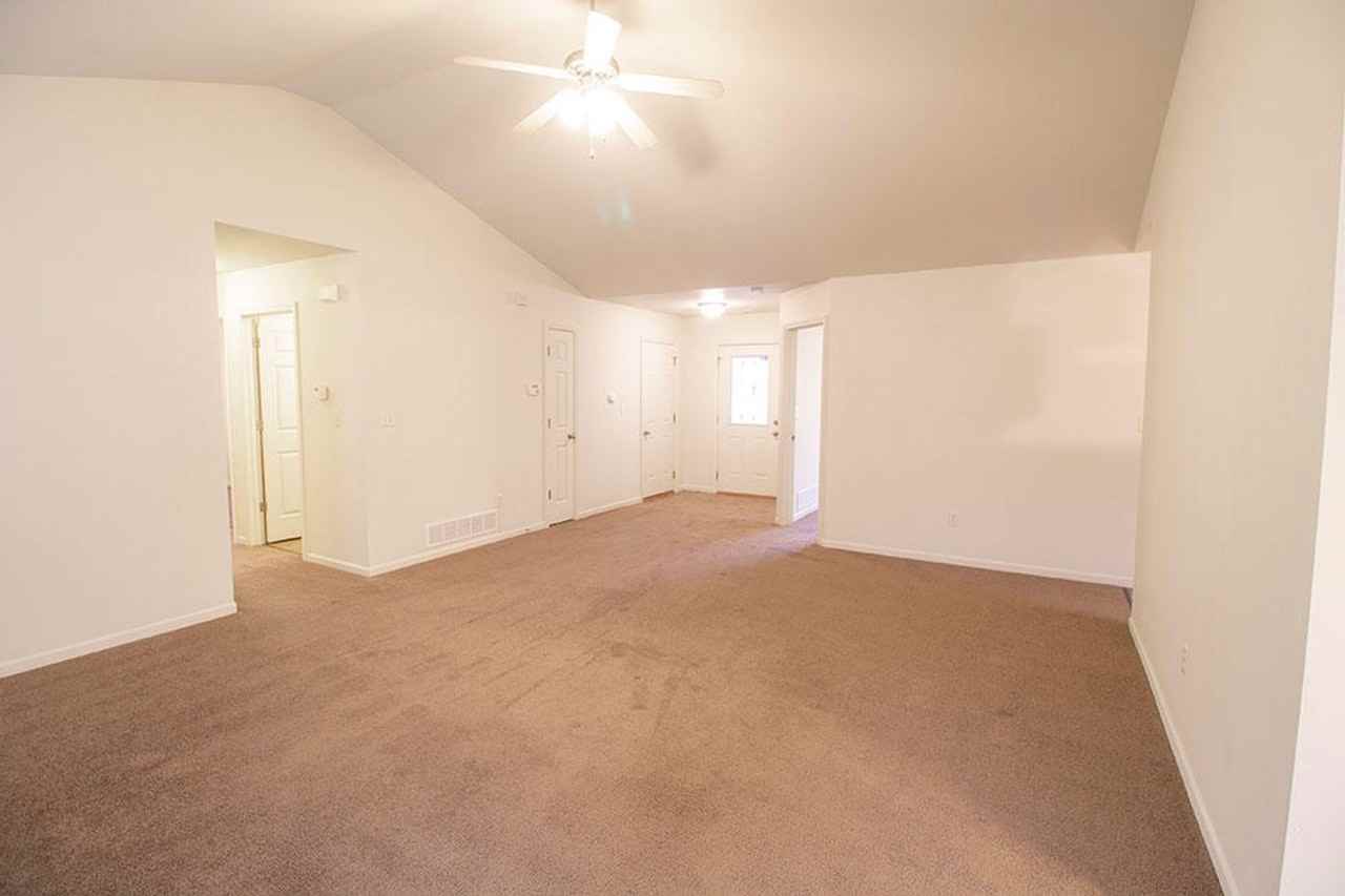 1424 Bodie Dr - Photo 4 of 34