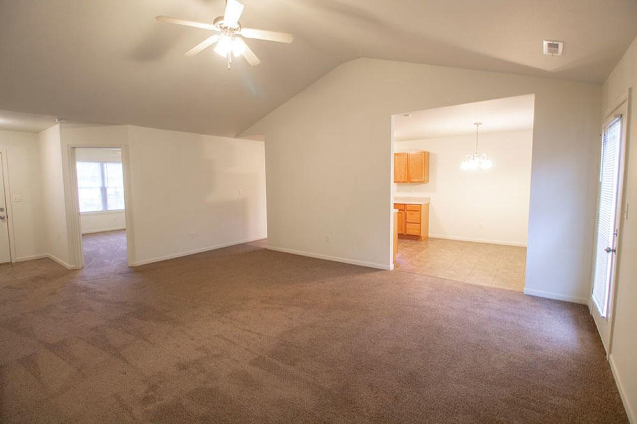 1424 Bodie Dr - Photo 5 of 34