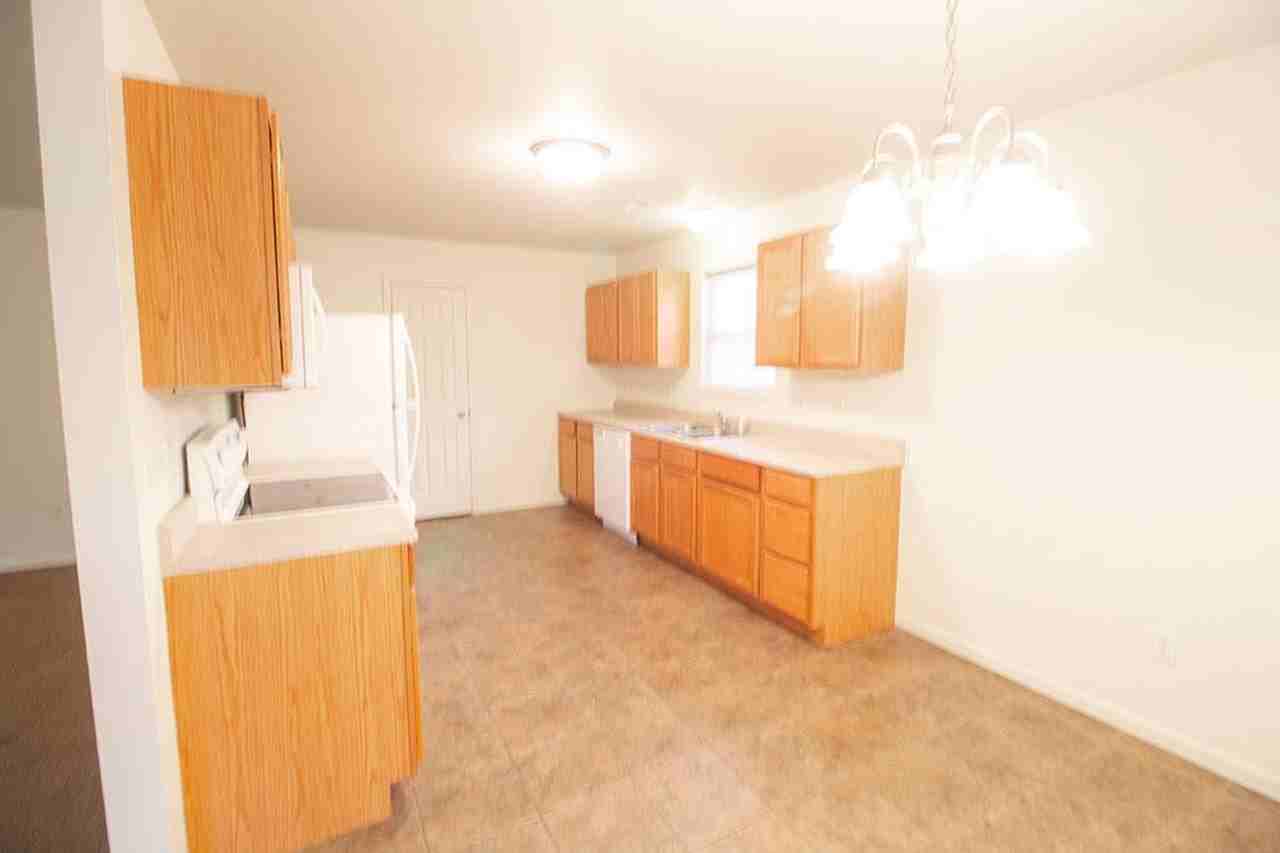 1424 Bodie Dr - Photo 6 of 34