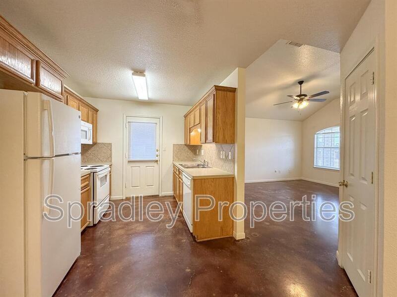 5508 Luxor Dr Apt B - Photo 3 of 13