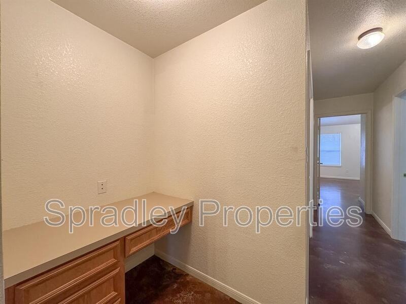 5508 Luxor Dr Apt B - Photo 5 of 13