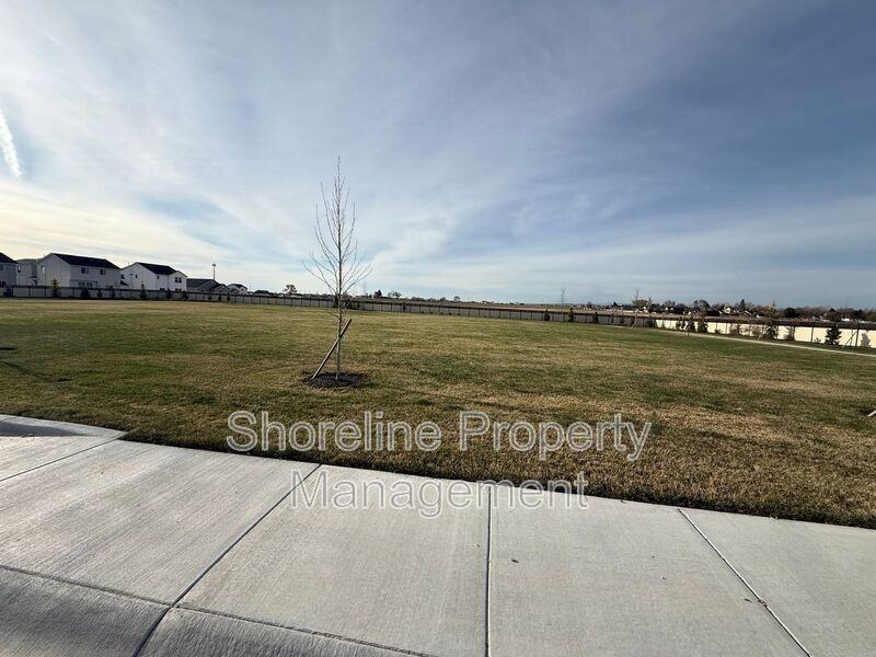 1870 W Unforgettable St - Photo 3 of 25