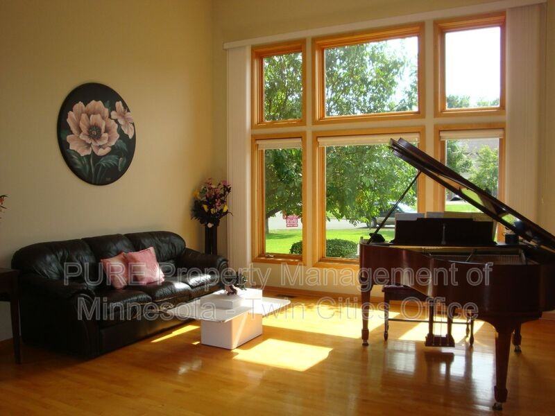 5750 Newberry Cir N - Photo 4 of 14