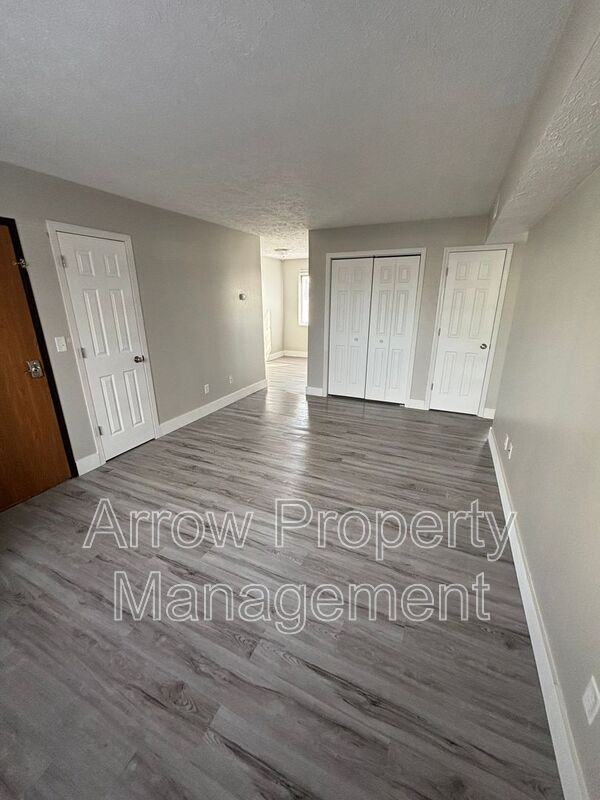 2481 E Pkwy #11 - Photo 2 of 10